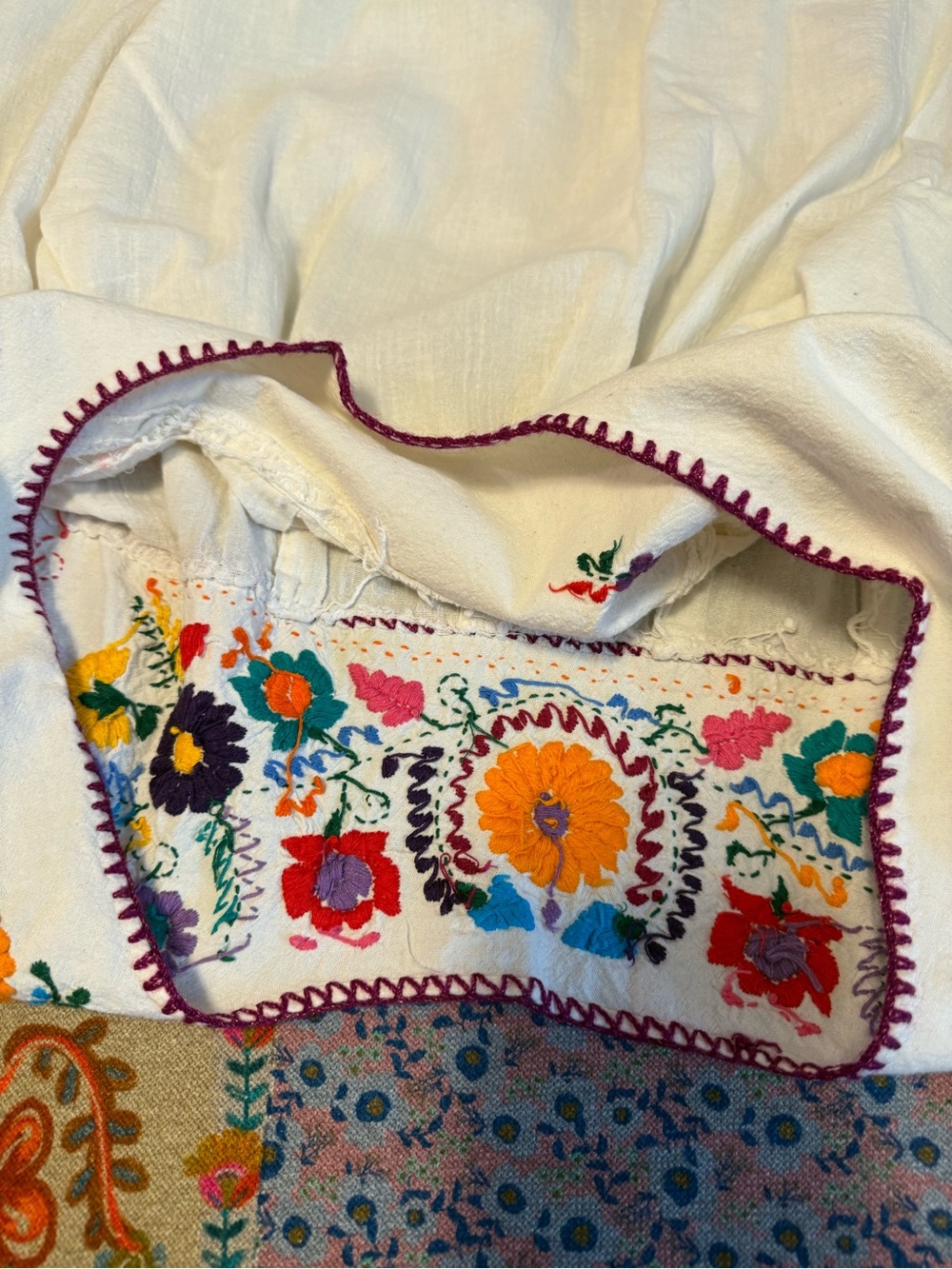 White Embroidered Women’s Peasant Top Mexican Hand Made Floral Yoke XL - Picture 7 of 15